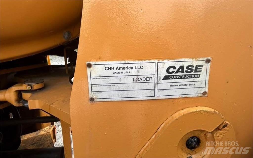 CASE 821F Læssemaskiner på hjul