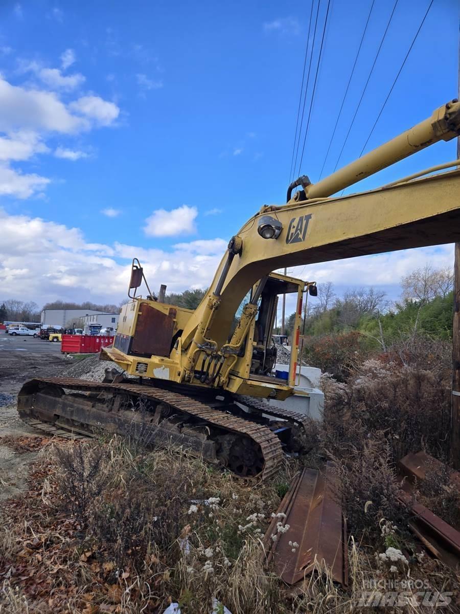 CAT 225D Gravemaskiner på larvebånd