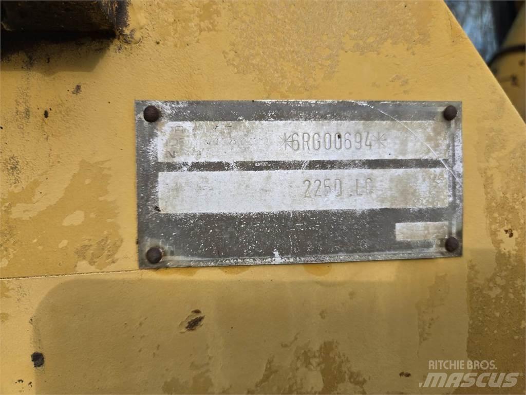 CAT 225D Gravemaskiner på larvebånd