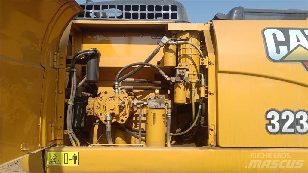 CAT 323D3 Gravemaskiner på larvebånd