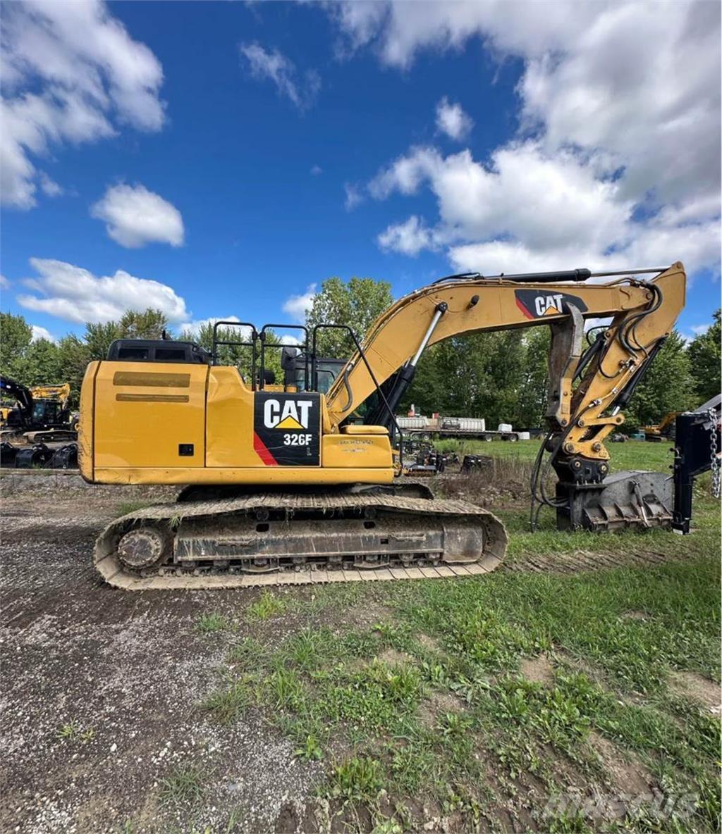 CAT 326FL Gravemaskiner på larvebånd