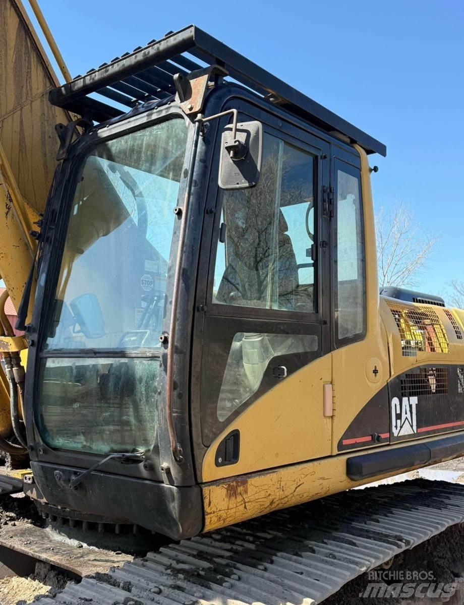 CAT 330C Gravemaskiner på larvebånd