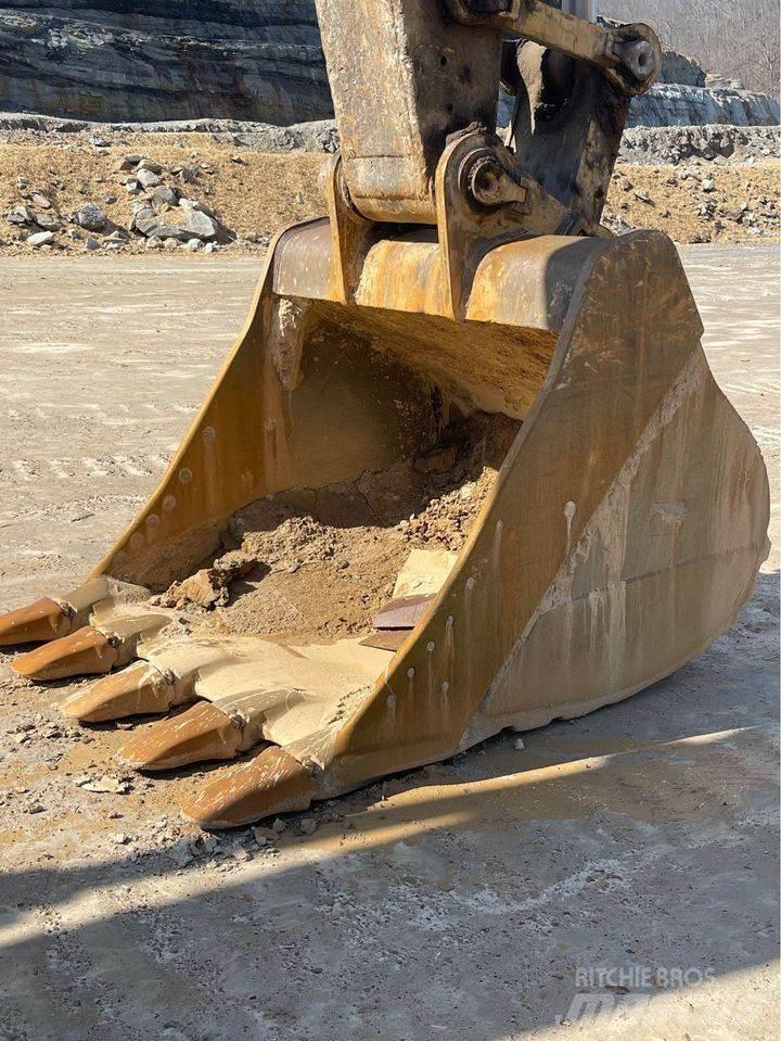 CAT 374DL Gravemaskiner på larvebånd