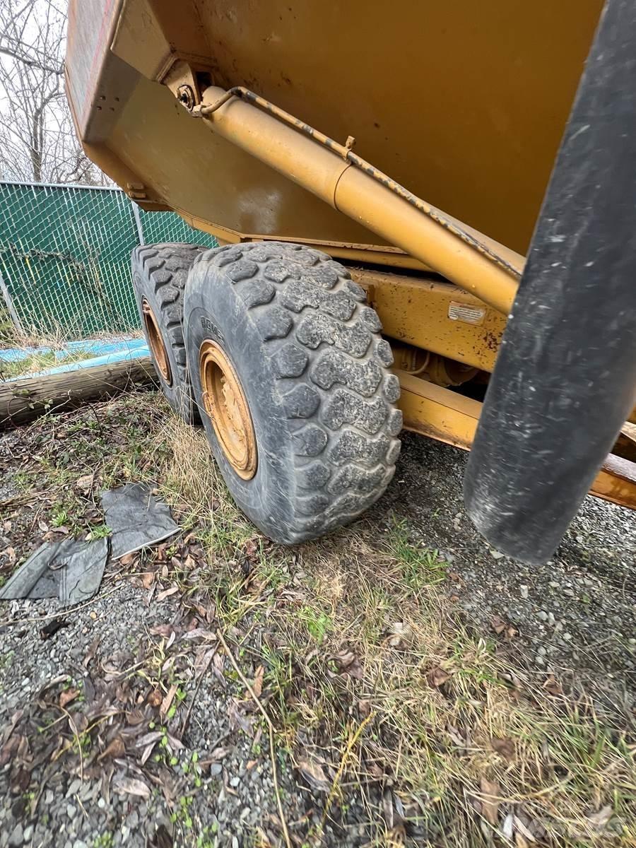 CAT 730 Terrængående lastbiler