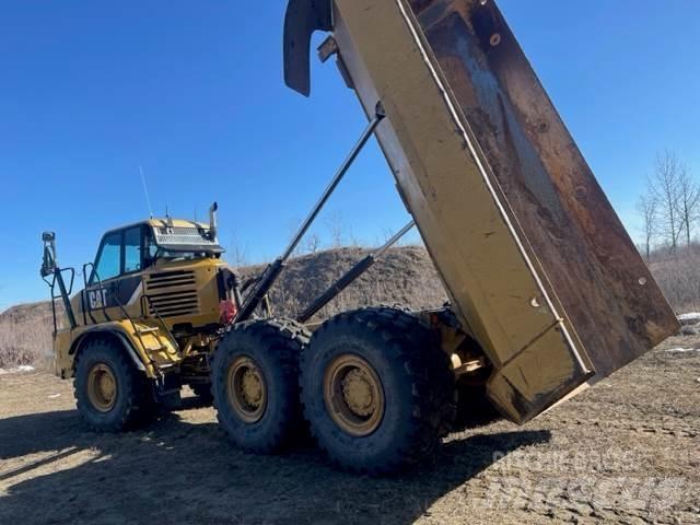 CAT 730 Terrængående lastbiler