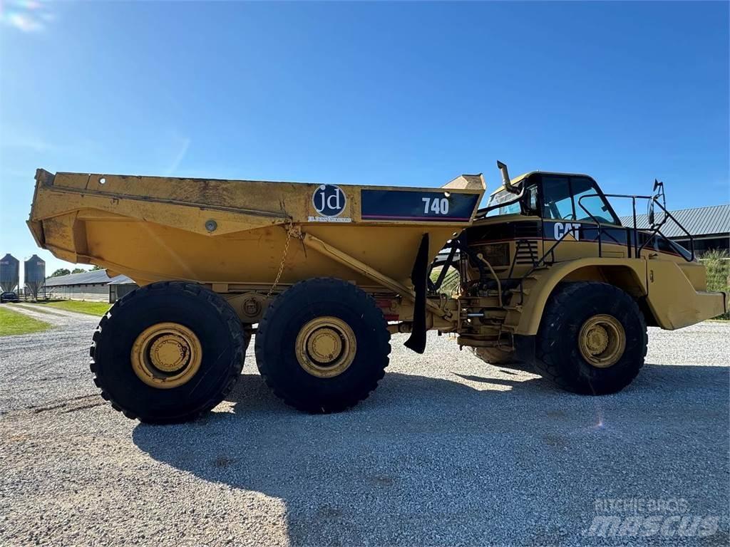 CAT 740 Terrængående lastbiler