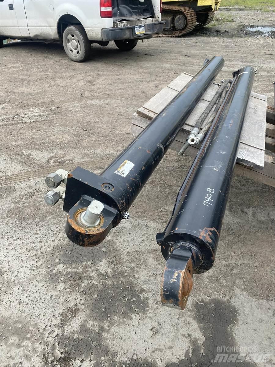 CAT 740B Transport – Andet
