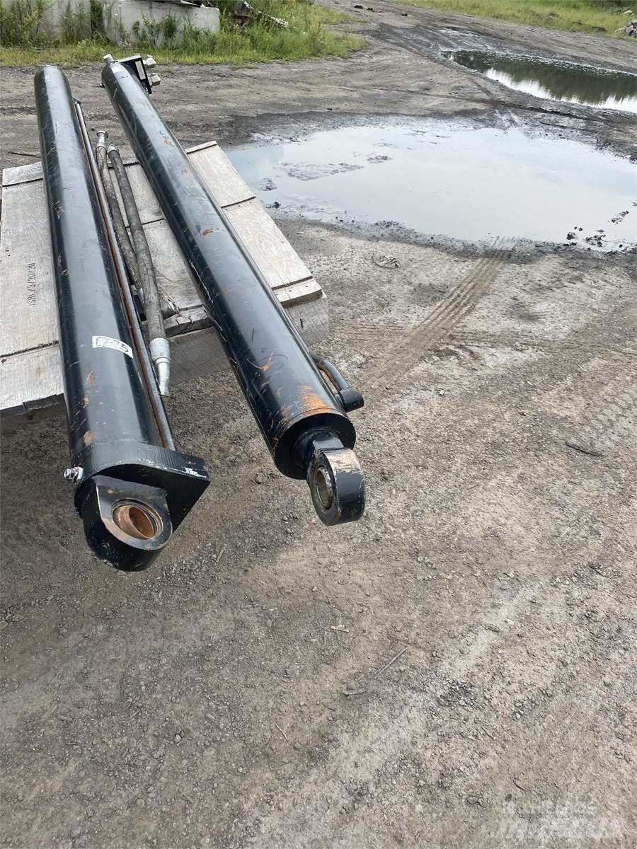 CAT 740B Transport – Andet