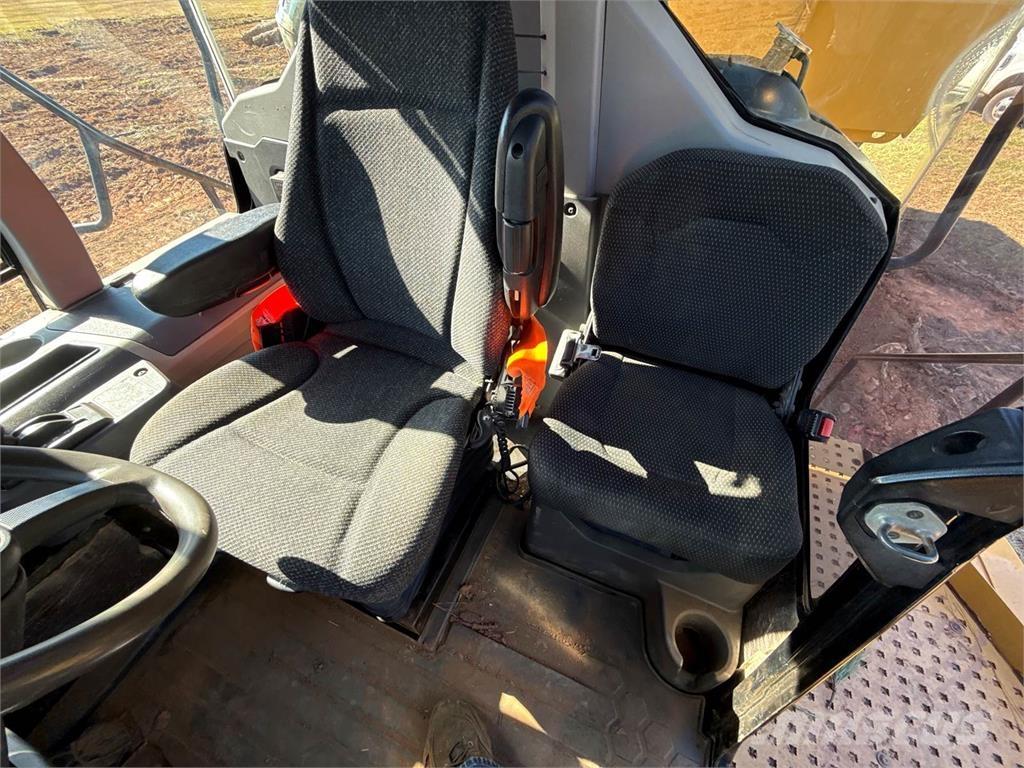 CAT 745 Terrængående lastbiler