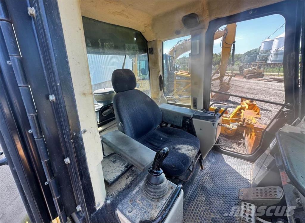 CAT 953C Larvebåndslæssere