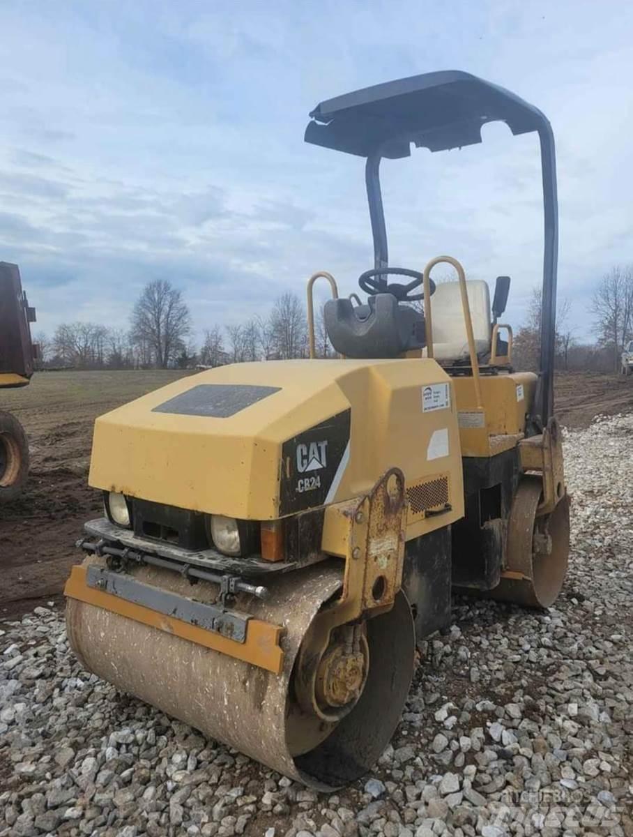 CAT CB24 Enkelt tromle