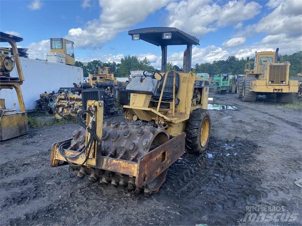CAT CP323C Jordvibrationstromler