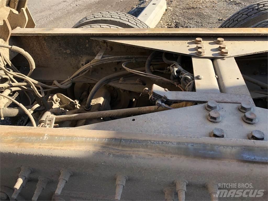 CAT CT660 Lastbiler med tip