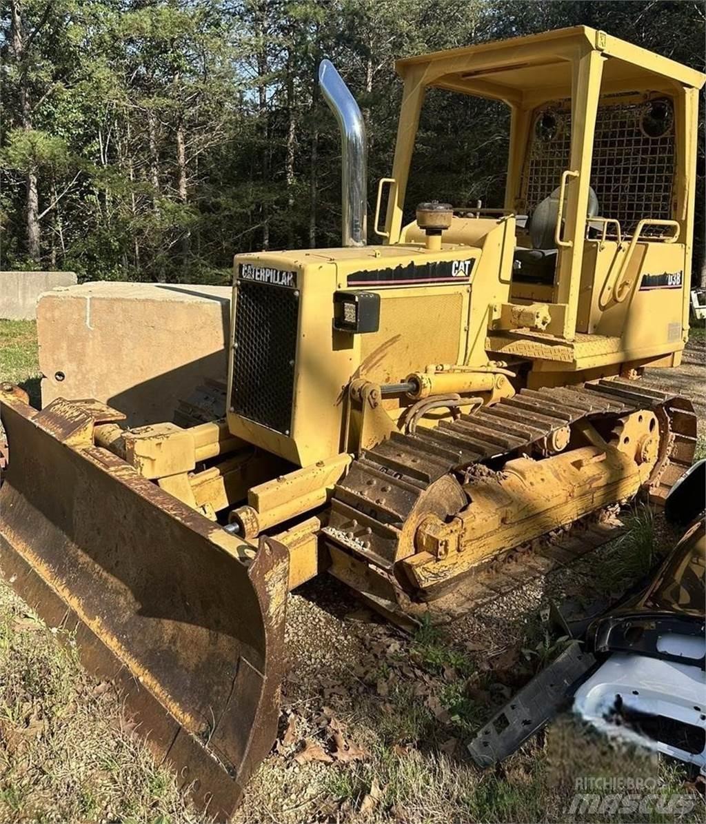 CAT D3B Bulldozer på larvebånd