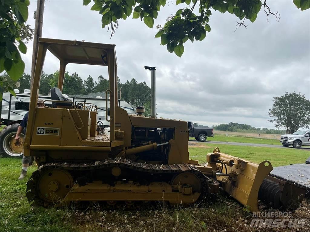CAT D3B Bulldozer på larvebånd