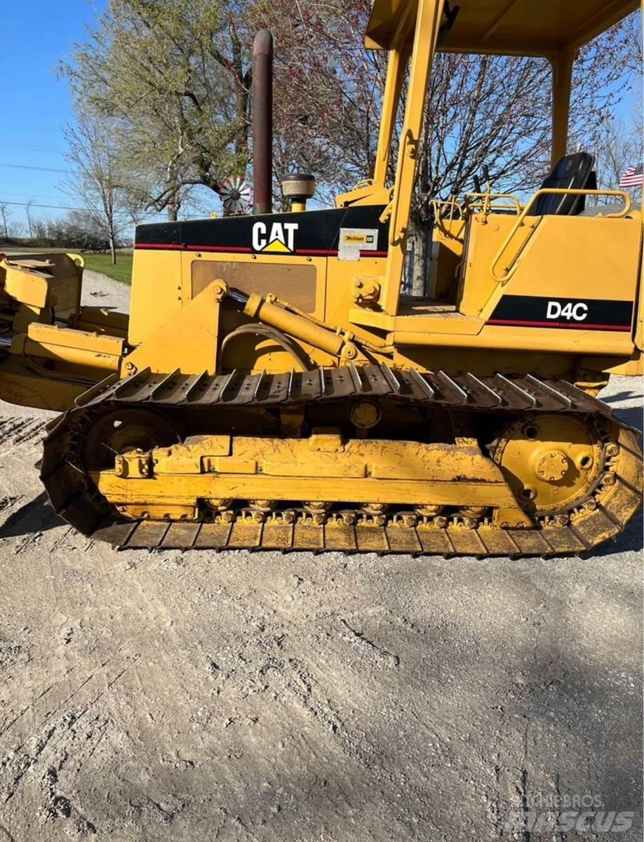 CAT D4C Bulldozer på larvebånd