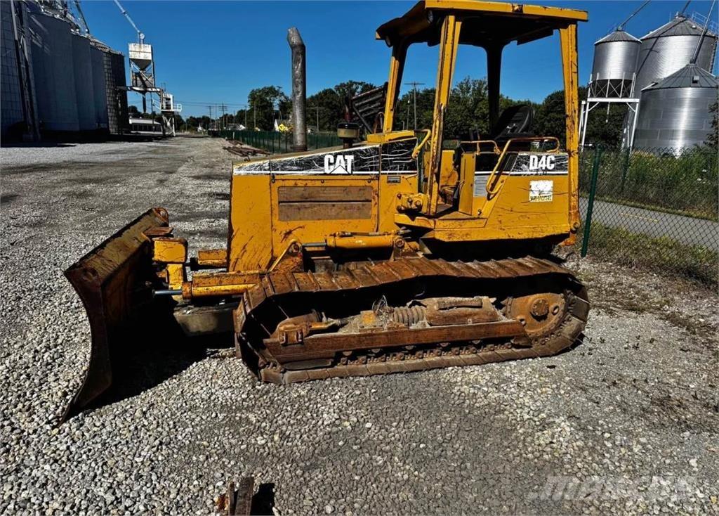 CAT D4C Bulldozer på larvebånd