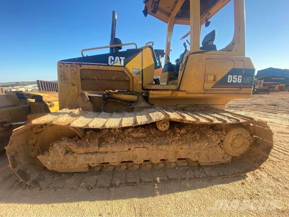 CAT D5G Bulldozer på larvebånd