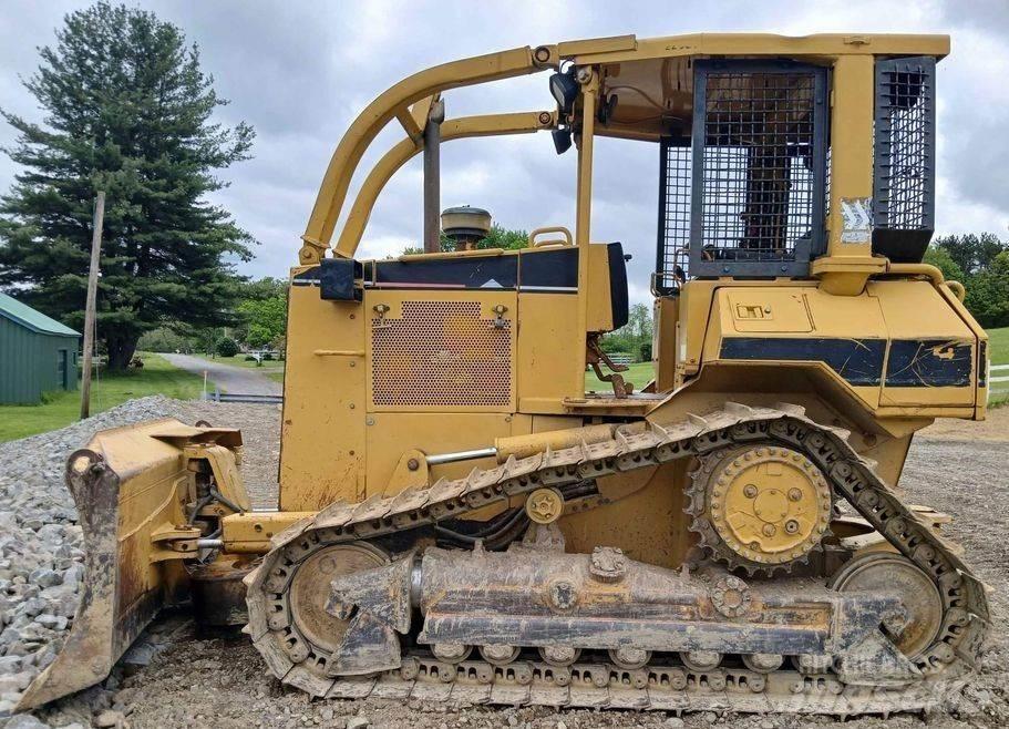 CAT D5M Bulldozer på larvebånd