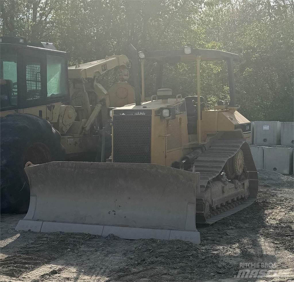 CAT D5M Bulldozer på larvebånd