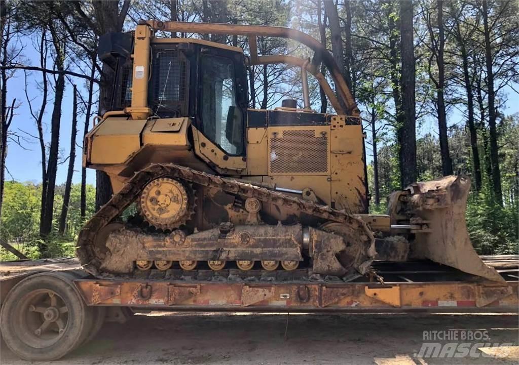 CAT D5M Bulldozer på larvebånd