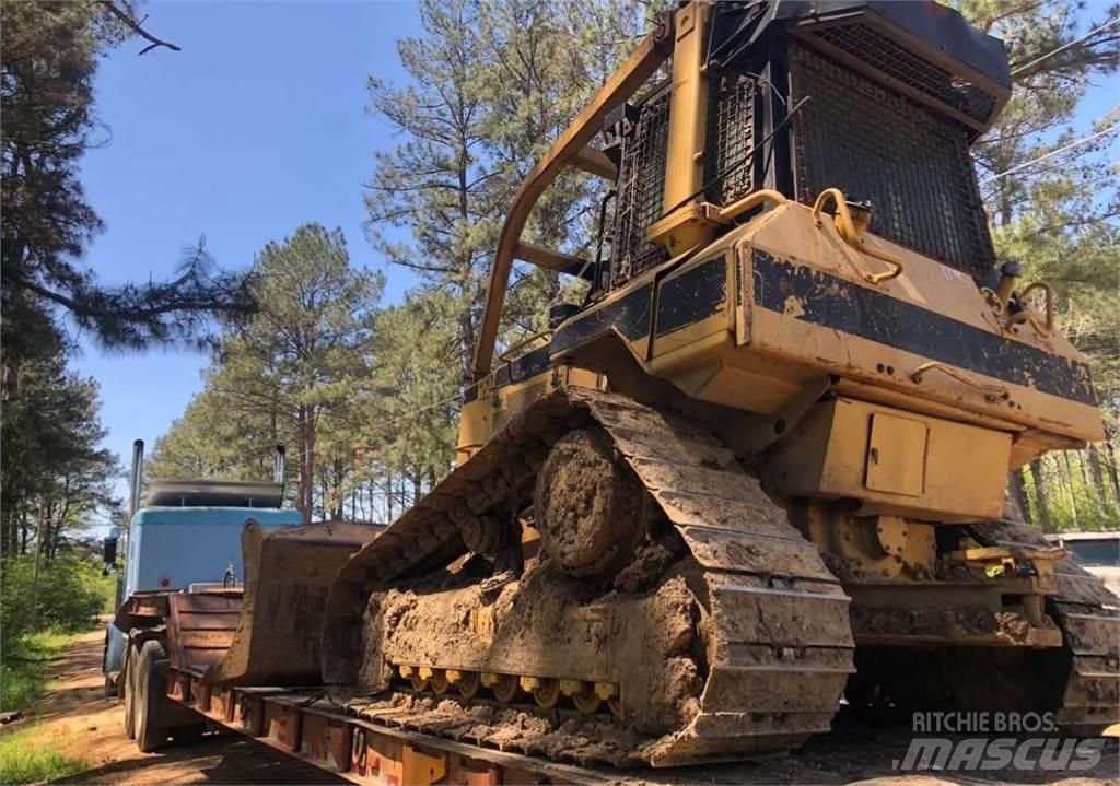 CAT D5M Bulldozer på larvebånd