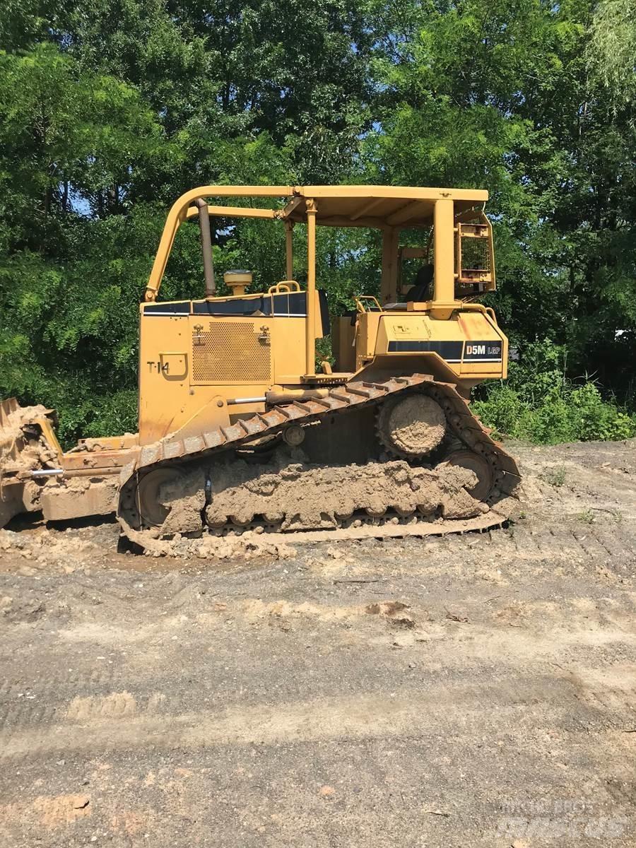 CAT D5M Bulldozer på larvebånd
