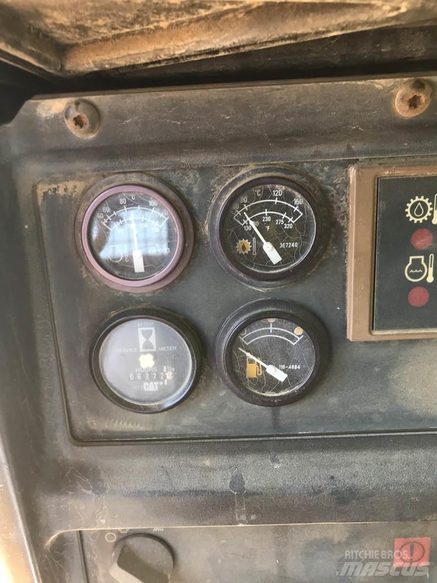 CAT D5M Bulldozer på larvebånd