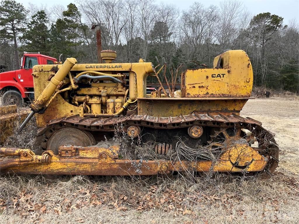 CAT D6 Bulldozer på larvebånd