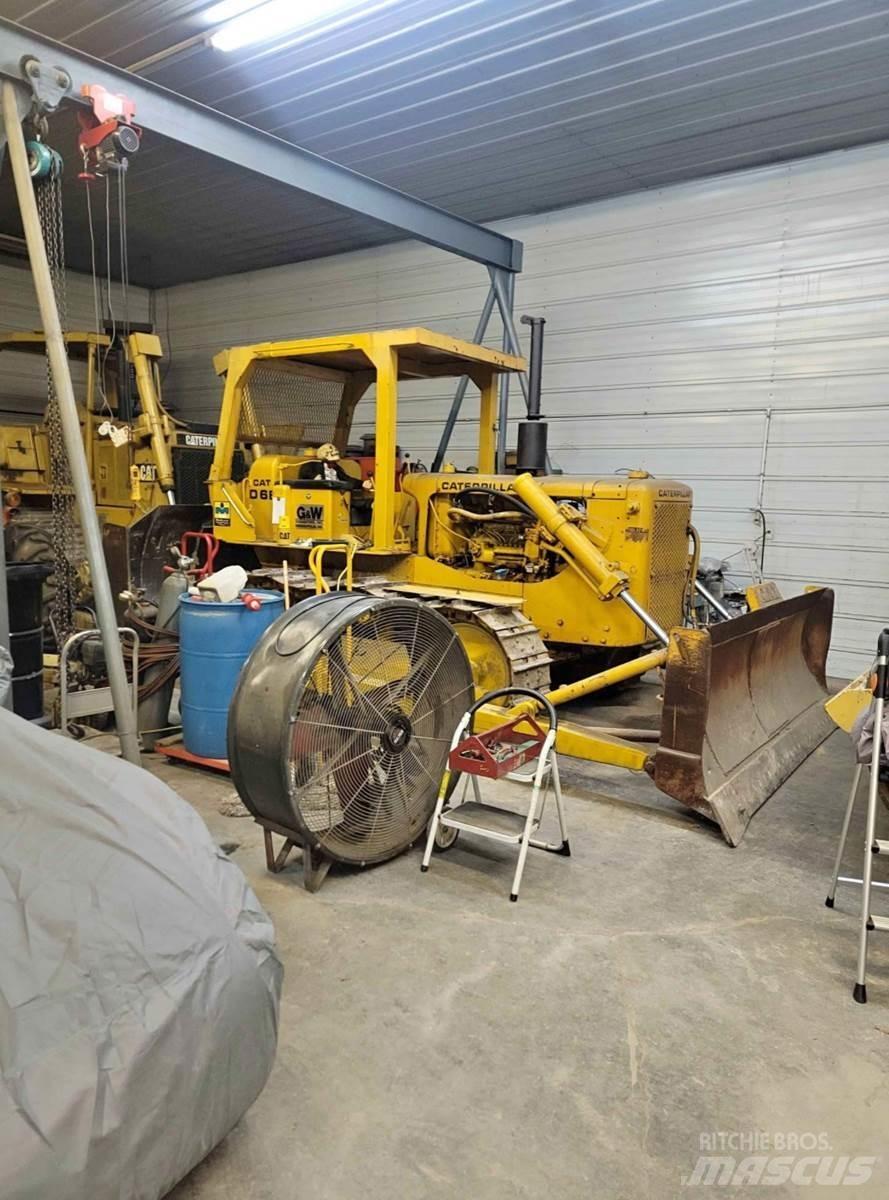 CAT D6B Bulldozer på larvebånd