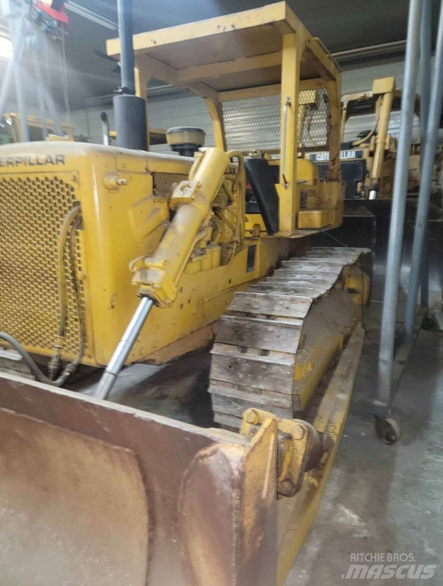 CAT D6B Bulldozer på larvebånd
