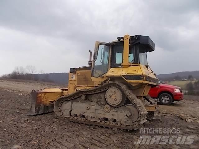 CAT D6M Bulldozer på larvebånd