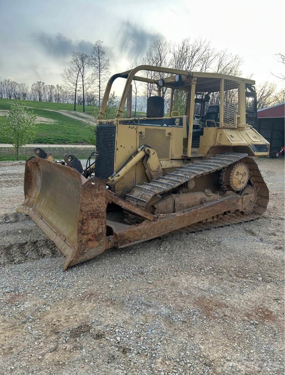 CAT D6M XL Bulldozer på larvebånd