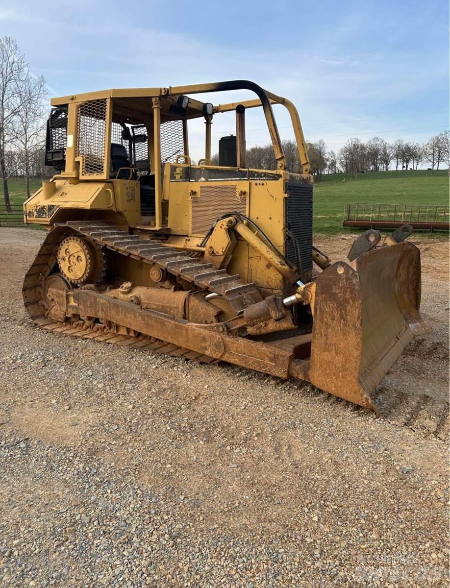 CAT D6M XL Bulldozer på larvebånd