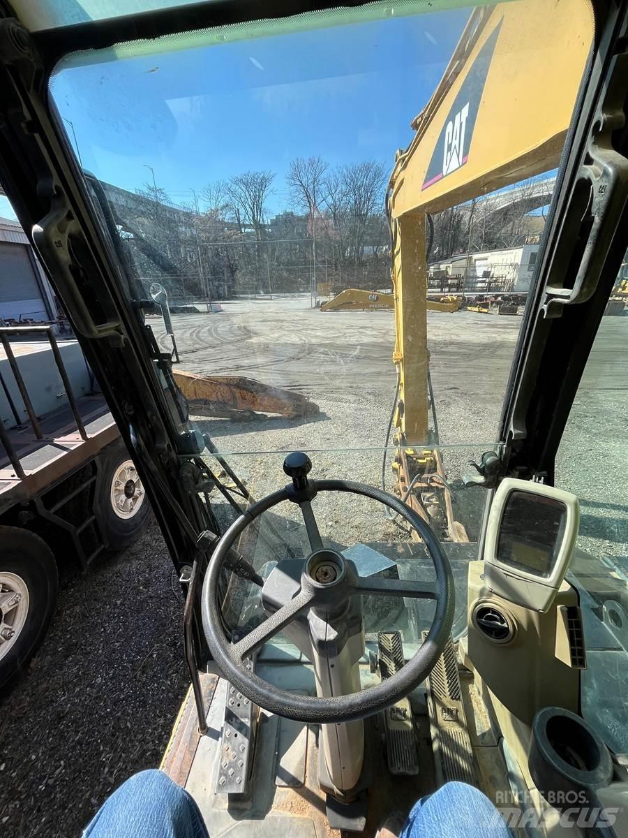CAT M318C Gravemaskiner på hjul