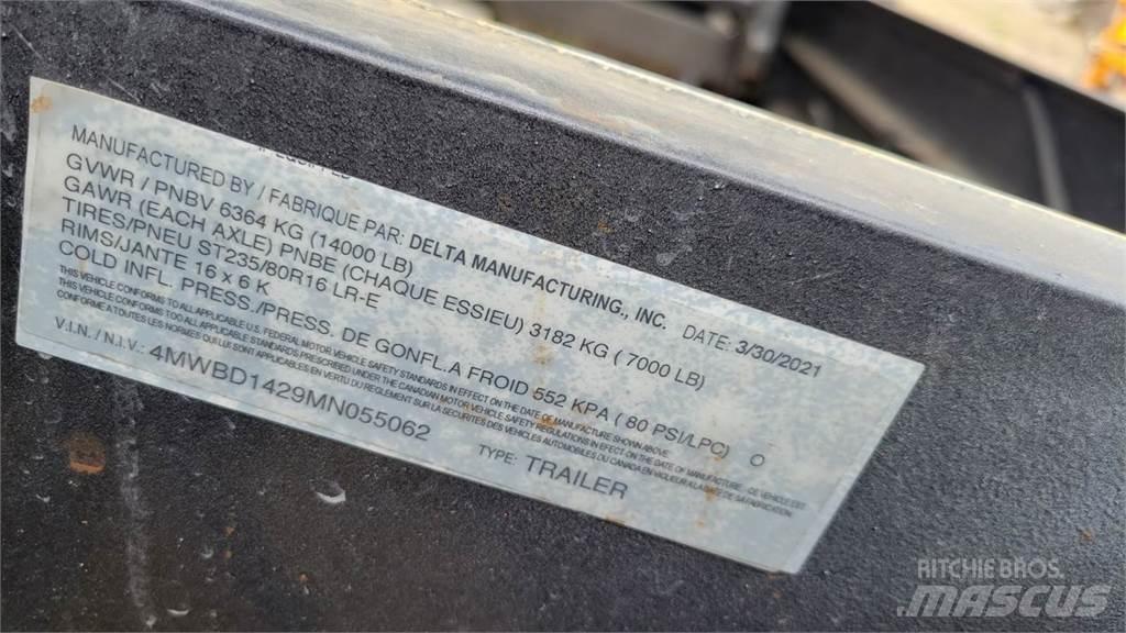 Delta  Semi-trailer med tip