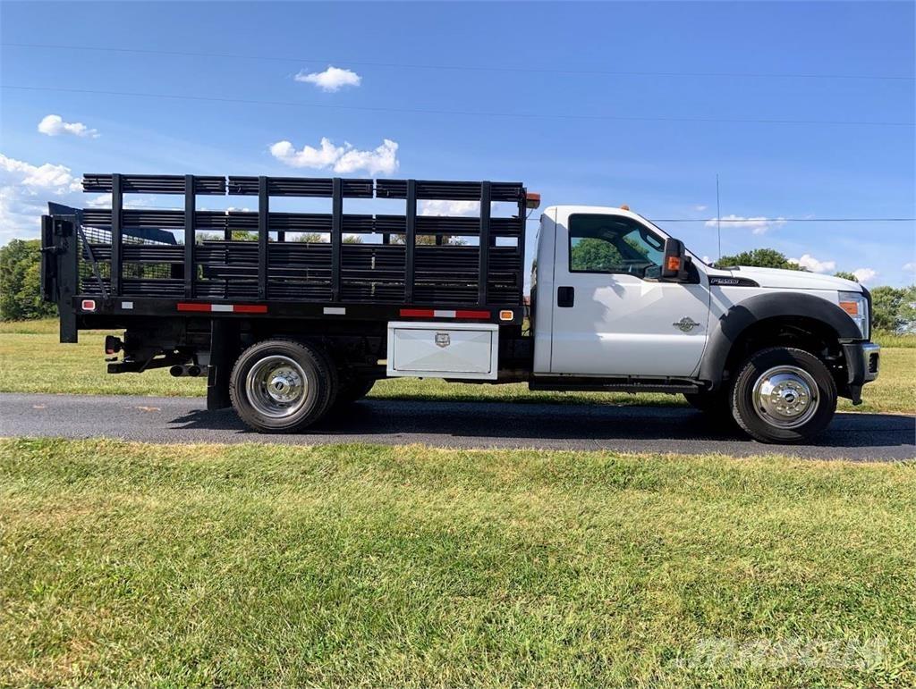 Ford 550 Lastbiler til dyretransport