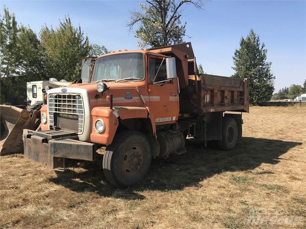 Ford 8000 Lastbiler med tip