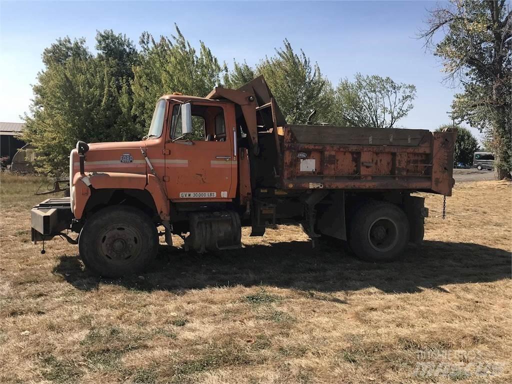 Ford 8000 Lastbiler med tip