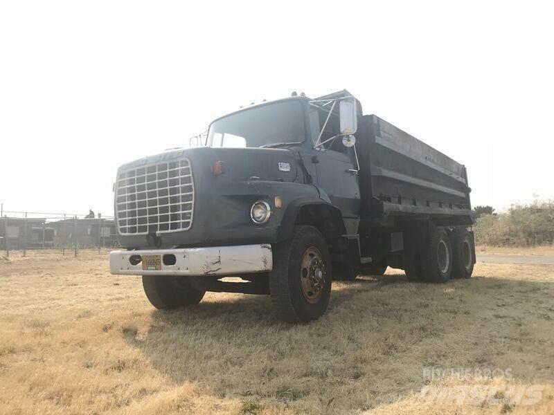 Ford 8000 Lastbiler med tip