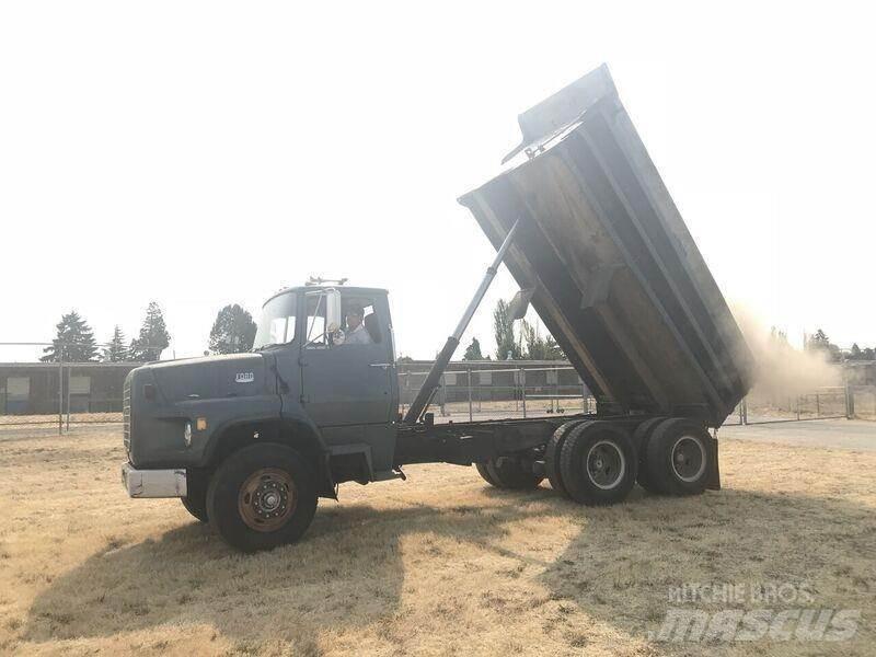 Ford 8000 Lastbiler med tip