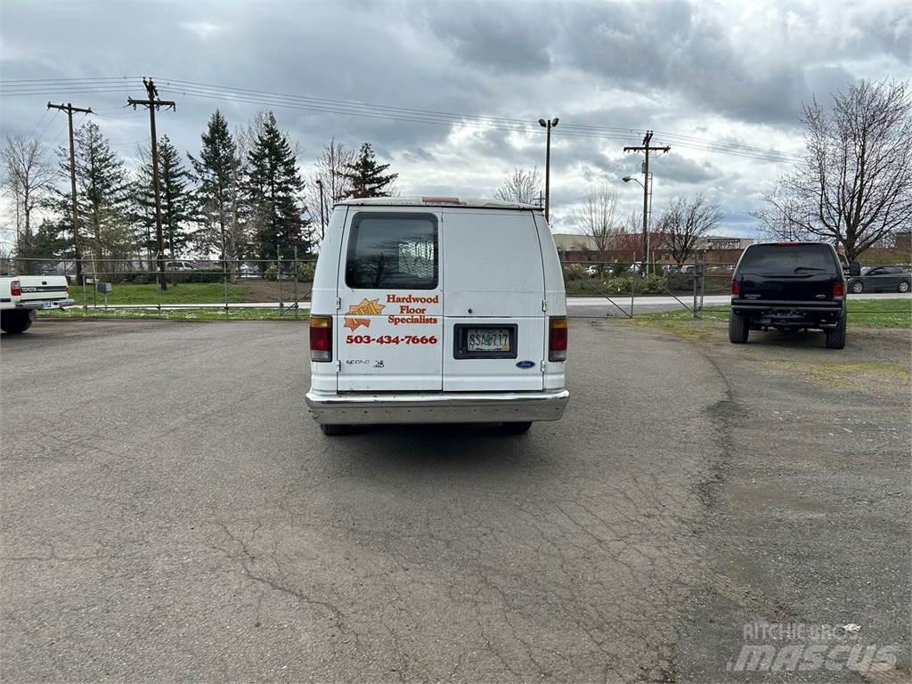 Ford E-250 Minibusser