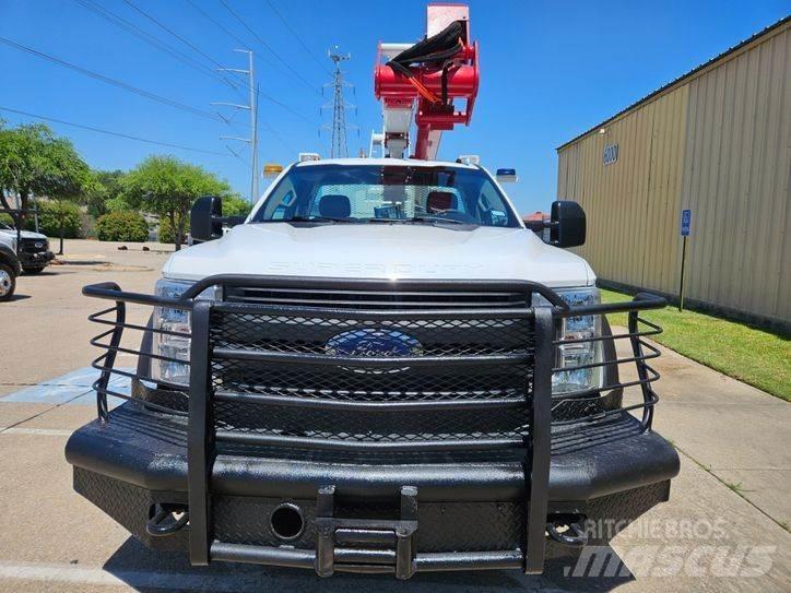 Ford F-550 Lastbilmonterede lifte