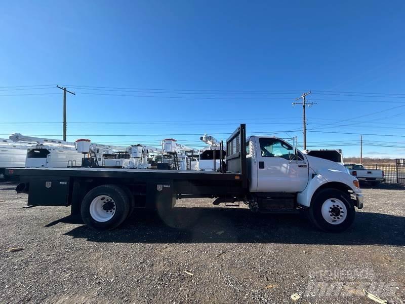 Ford F-750 Lastbil med lad/Flatbed
