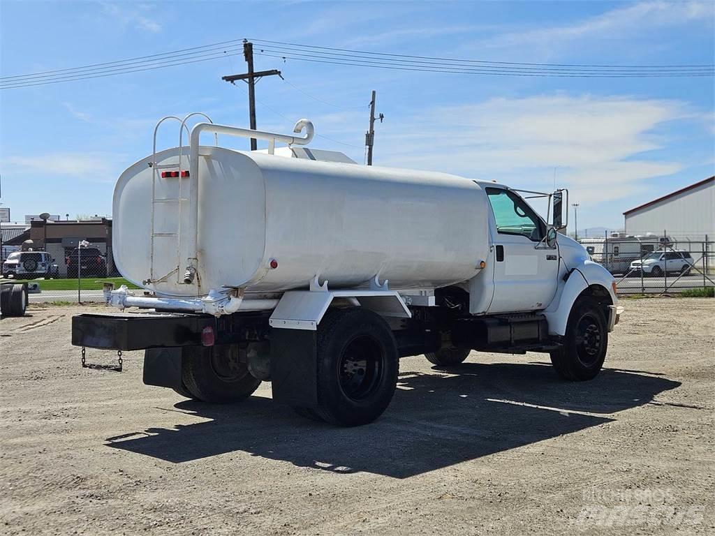 Ford F-750 Tankbiler