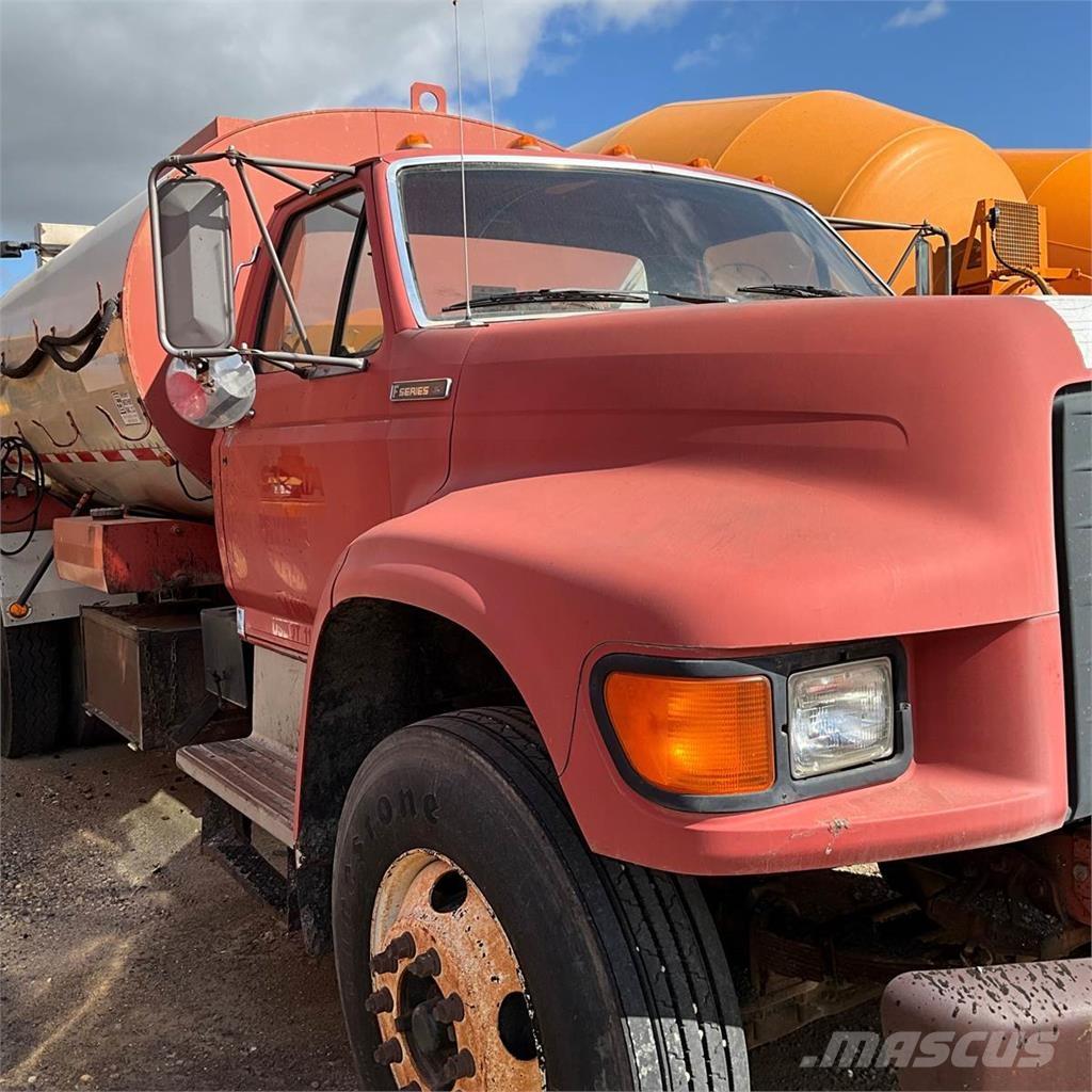 Ford F-800 Tankbiler