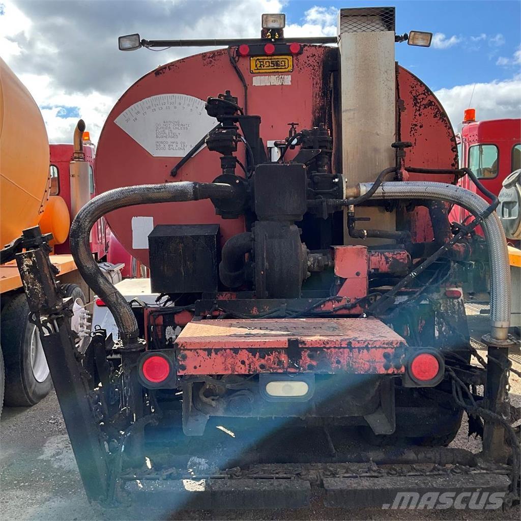 Ford F-800 Tankbiler
