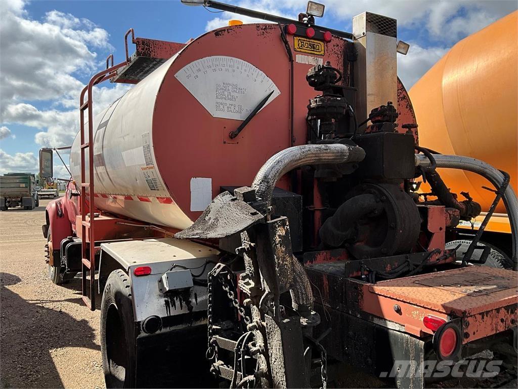 Ford F-800 Tankbiler