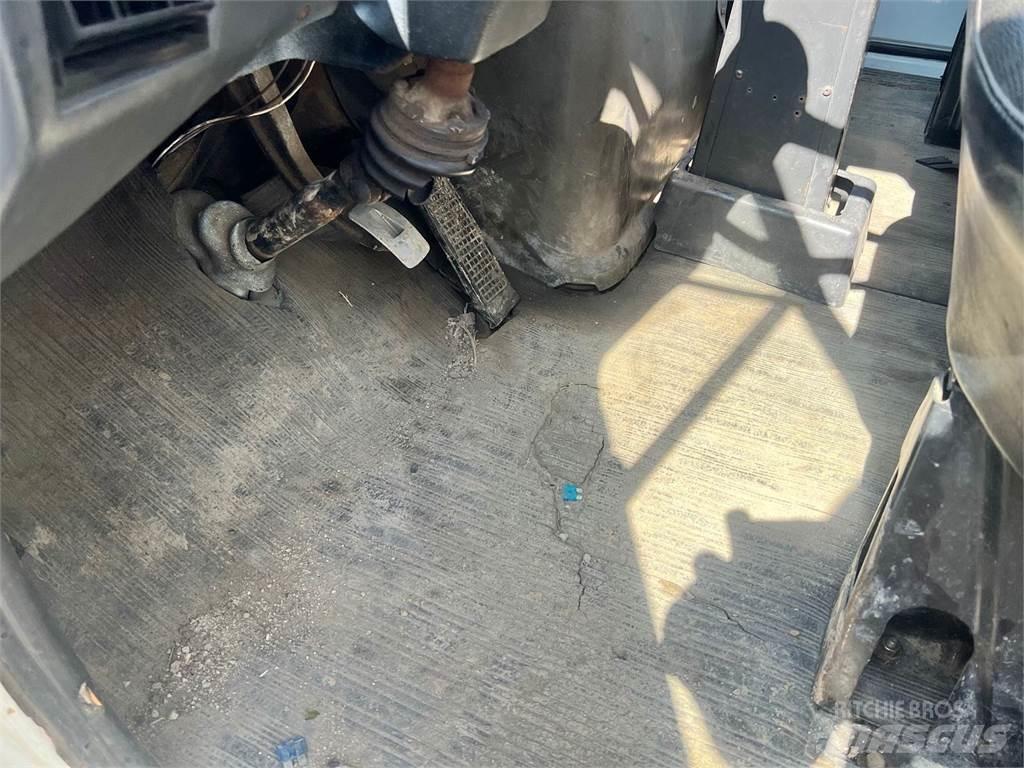 Ford L800 Slamsuger