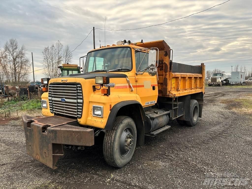 Ford L8000 Lastbiler med tip